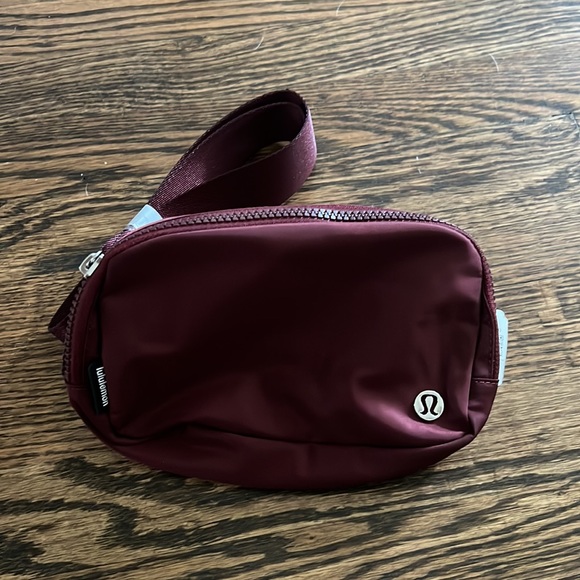 lululemon athletica Handbags - NWT Lululemon Everywhere Belt Bag